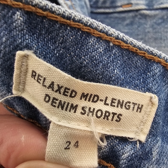 Madewell Relaxed Mid-Length Distressed Denim Shorts Size 24 Raw Hem Ripped - Picture 6 of 9
